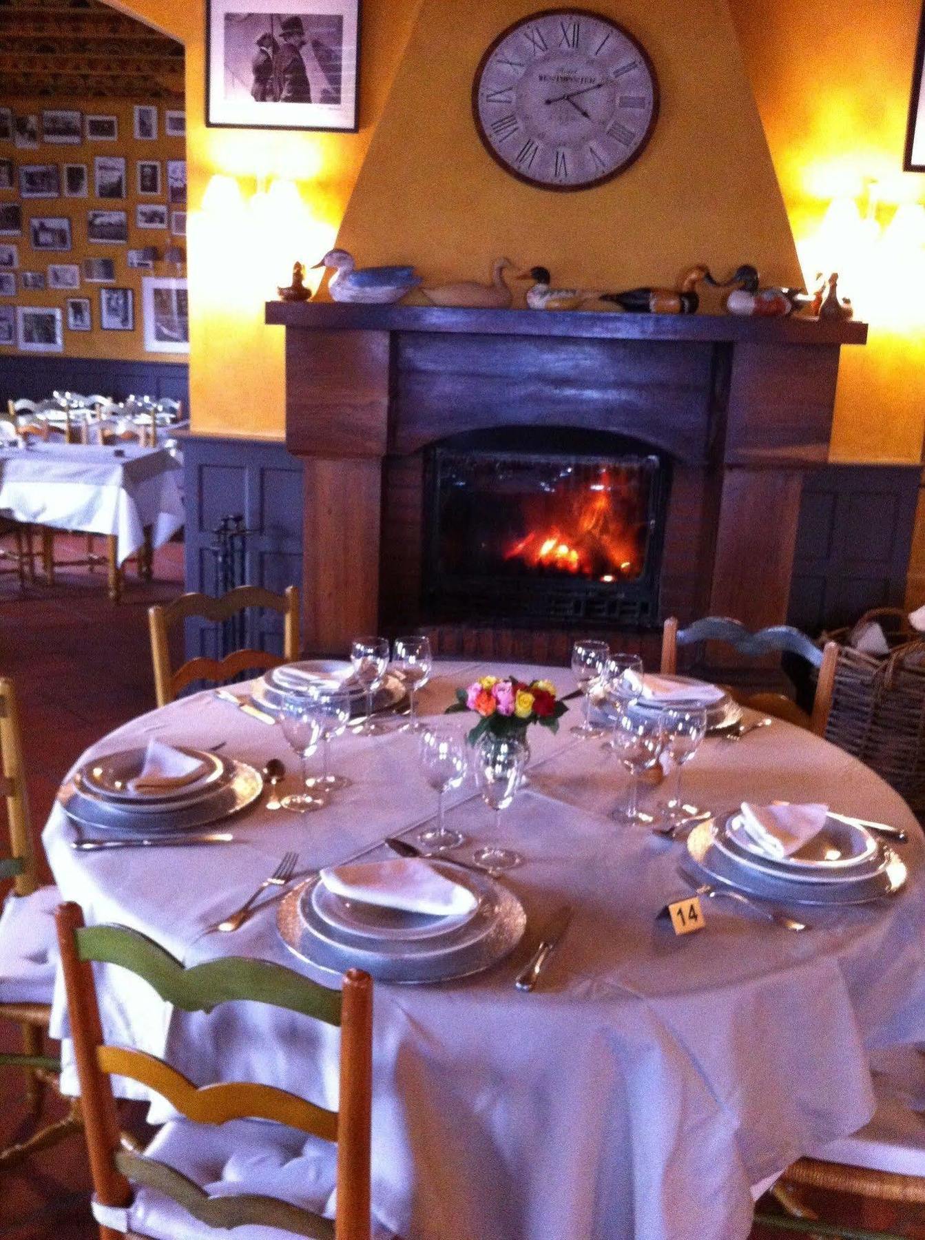Auberge Des Chasseurs Échenevex Buitenkant foto